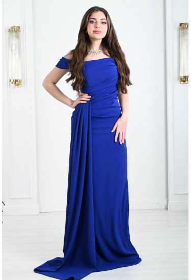 فستان نسائي طويل بتصميم ناعم و أنيق