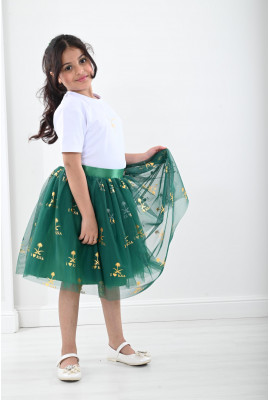 تنورة أطفال قصيرة بتطريز تراثي للعلم السعودي تنورة أطفال قصيرة بتطريز تراثي للعلم السعودي