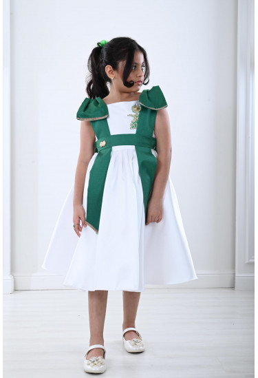 فستان بناتي بتصميم أنيق لليوم الوطني السعودي