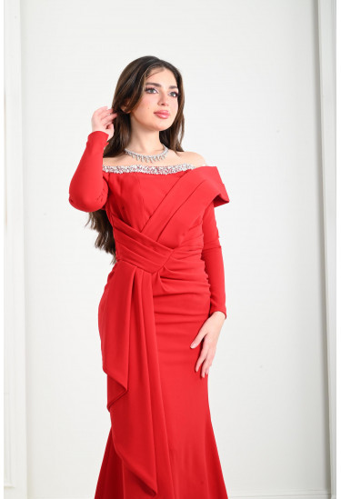 فستان سهرة نسائي بقصات متداخلة 