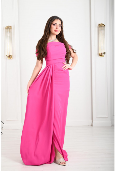 فستان نسائي طويل بتصميم ناعم و أنيق