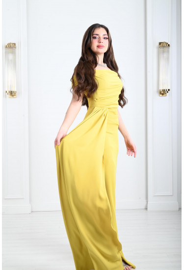 فستان نسائي طويل بتصميم ناعم و أنيق