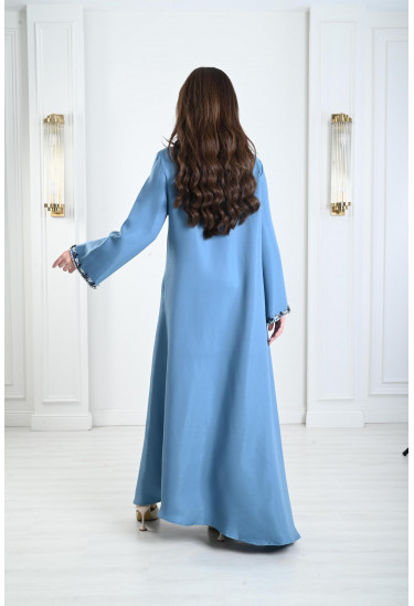 جلابية نسائية بتصميم ناعم مميز