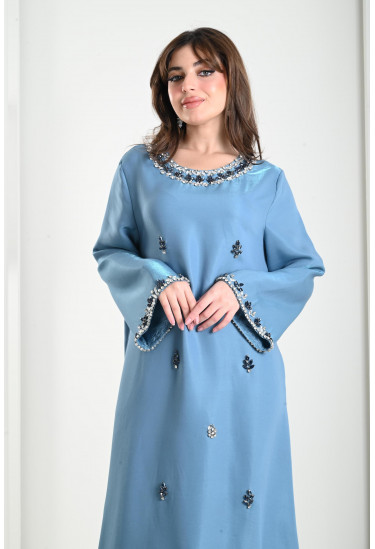 جلابية نسائية بتصميم ناعم مميز