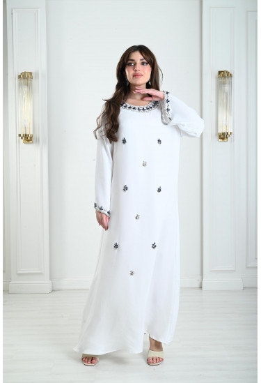 جلابية نسائية بتصميم ناعم مميز