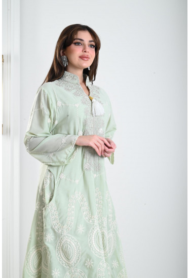 جلابية مطرزة نمط جيوب 