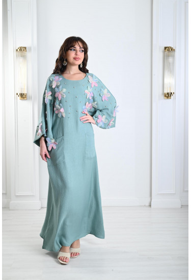 جلابية نسائية مزينة بوردات ناعمة 