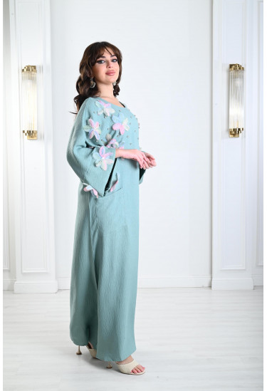 جلابية نسائية مزينة بوردات ناعمة 