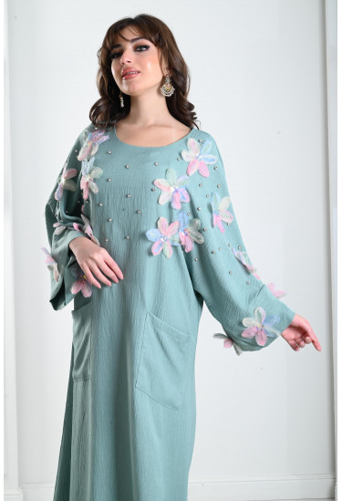 جلابية نسائية مزينة بوردات ناعمة 