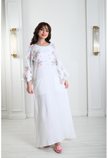 جلابية نسائية مزينة بوردات ناعمة 