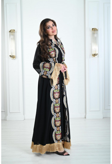 جلابية مزينة بأهداب 