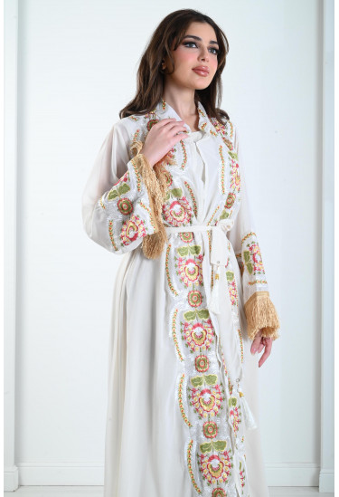 جلابية مزينة بأهداب 