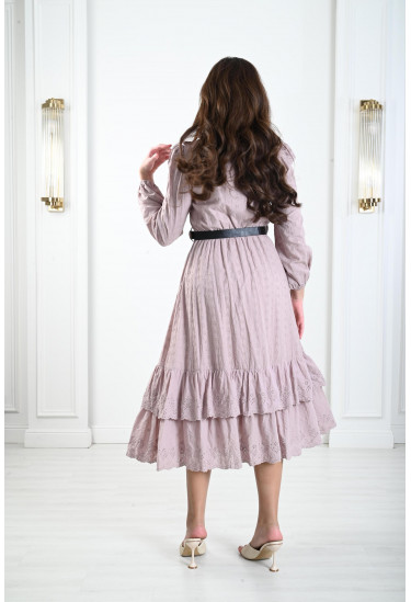 فستان مزين بحواف مدرجة كشكش فستان مزين بحواف مدرجة كشكش