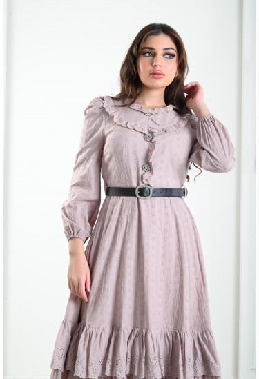 فستان مزين بحواف مدرجة كشكش فستان مزين بحواف مدرجة كشكش