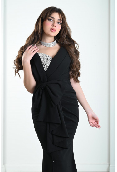 فستان أنيقة بقصة ملتفة 