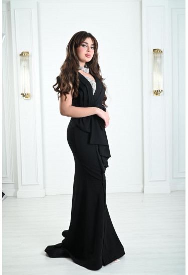 فستان أنيقة بقصة ملتفة 