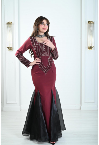 فستان نسائي بوصلات شفافة انسيابية 