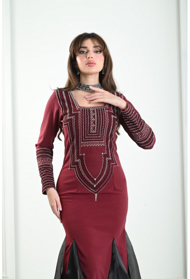 فستان نسائي بوصلات شفافة انسيابية 