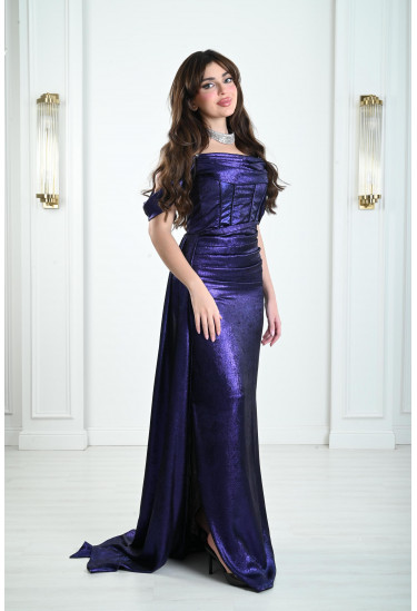 فستان مكشوف الأكتاف 