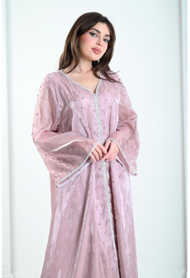 جلابية ناعمة مزينة بتطريز رقيق جلابية ناعمة مزينة بتطريز رقيق