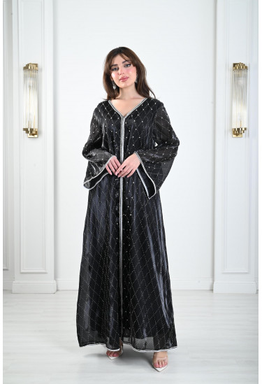 جلابية ناعمة مزينة بتطريز رقيق جلابية ناعمة مزينة بتطريز رقيق