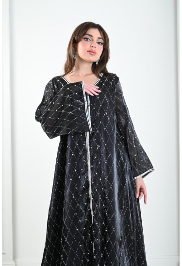 جلابية ناعمة مزينة بتطريز رقيق جلابية ناعمة مزينة بتطريز رقيق