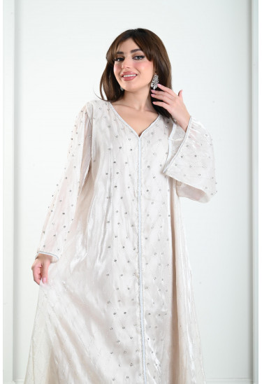 جلابية ناعمة مزينة بتطريز رقيق جلابية ناعمة مزينة بتطريز رقيق