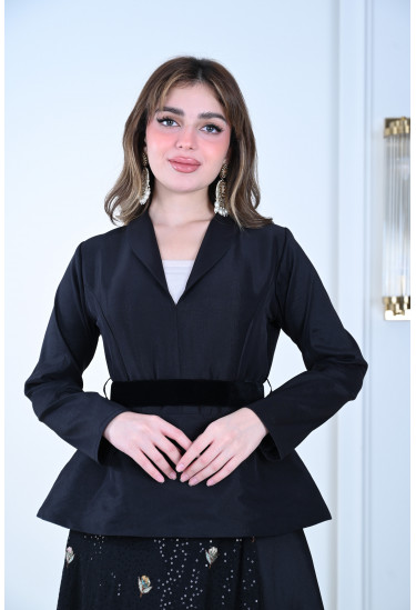 فستان فاخر بتصميم ملكي وتطريز أنيق فستان فاخر بتصميم ملكي وتطريز أنيق