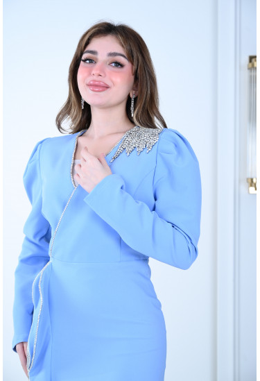 فستان أنيق بلمسات فاخرة