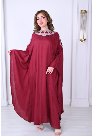 جلابية أنيقة  بتصميم فضفاض وتطريز جذاب