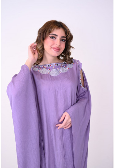 جلابية أنيقة  بتصميم فضفاض وتطريز جذاب