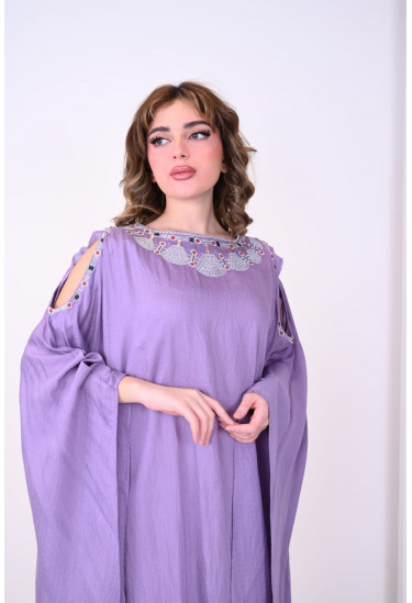 جلابية أنيقة  بتصميم فضفاض وتطريز جذاب