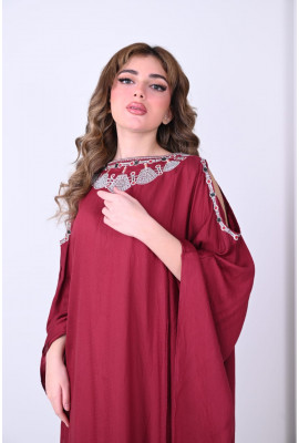 جلابية أنيقة  بتصميم فضفاض وتطريز جذاب