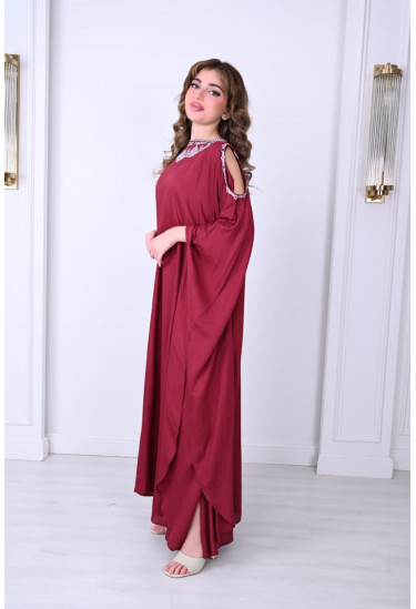 جلابية أنيقة  بتصميم فضفاض وتطريز جذاب