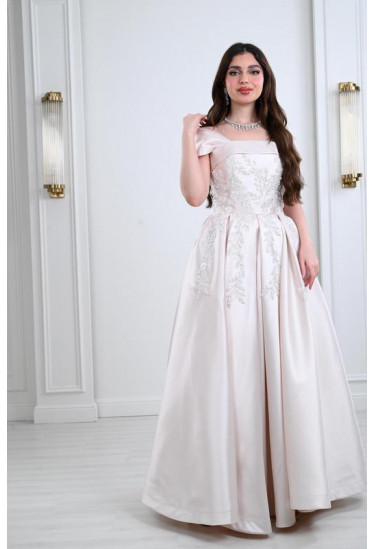 فستان نسائي طويل من نسيج الستان اللامع