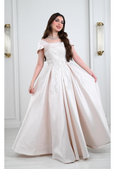 فستان نسائي طويل من نسيج الستان اللامع