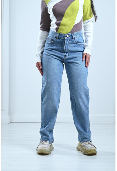 بنطلون جينز كلاسيكي بنطلون جينز كلاسيكي