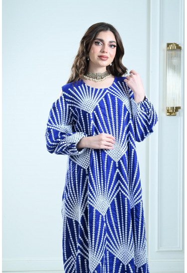 جلابية مطرز بتصميم واسع