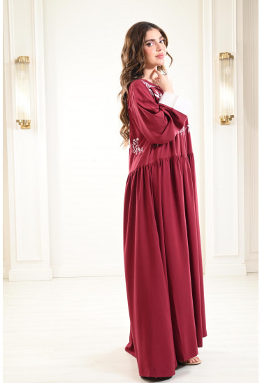 جلابية مزخرفة بأكمام طويلة جلابية مزخرفة بأكمام طويلة