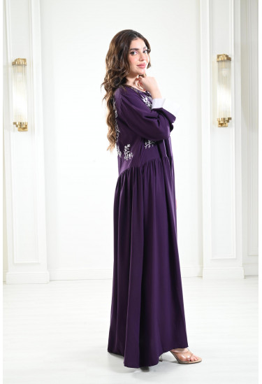 جلابية مزخرفة بأكمام طويلة جلابية مزخرفة بأكمام طويلة