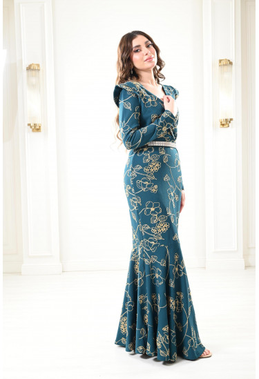 فستان طويل مطرز