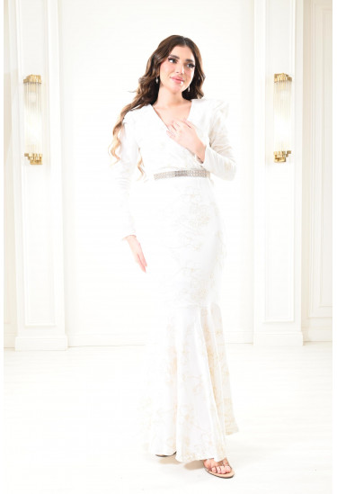 فستان طويل مطرز