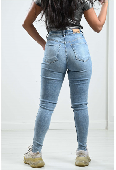 بنطلون جينز قصة مستقيمة بنطلون جينز قصة مستقيمة