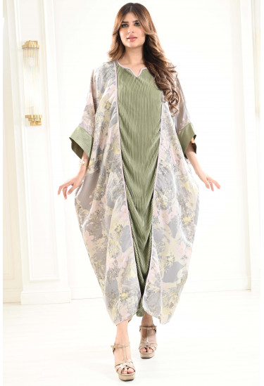 جلابية طويلة بلمسات من الزهور