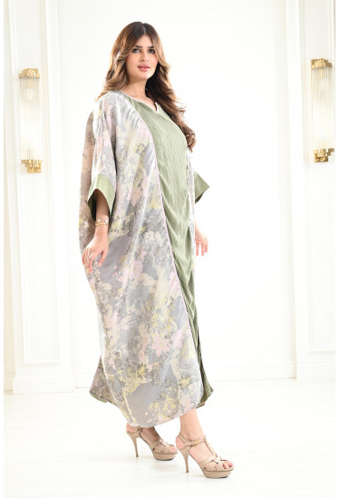 جلابية طويلة بلمسات من الزهور