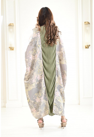 جلابية طويلة بلمسات من الزهور