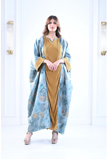 جلابية طويلة بلمسات من الزهور