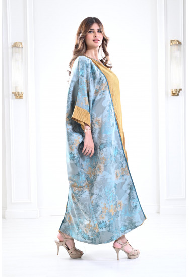 جلابية طويلة بلمسات من الزهور