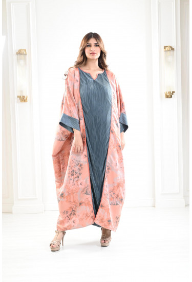 جلابية طويلة بلمسات من الزهور