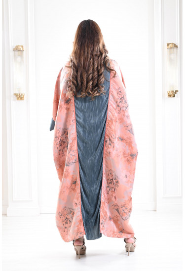 جلابية طويلة بلمسات من الزهور